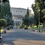 Charming Apartment Antonia 300 Mt From Colosseum